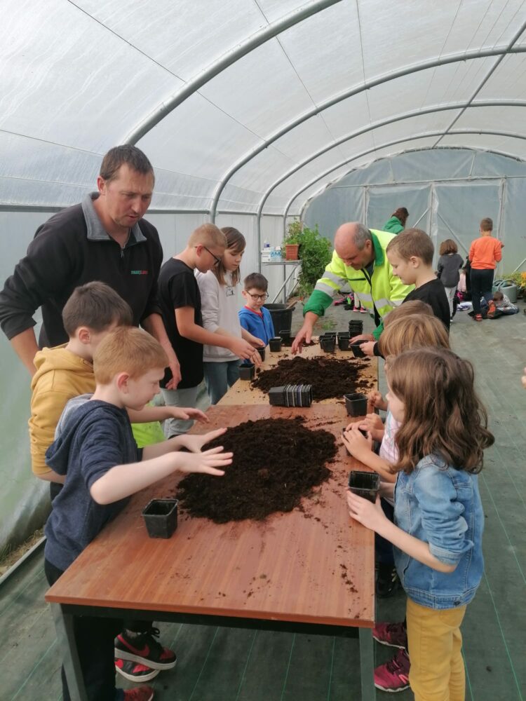 Atelier jardinage du CP au CM2